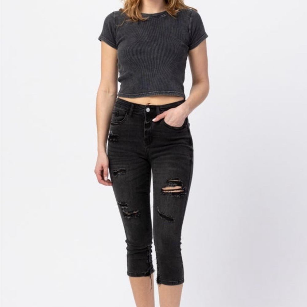 JUDY BLUE NWT High Waisted Black Cropped Jeans 3/26